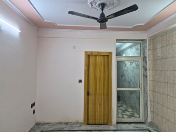 Building Lobby in 3 BHK Builder Floor at Shiv Ganga Apartments Vasundhara, Vasundhara Sector 4 – for Sale