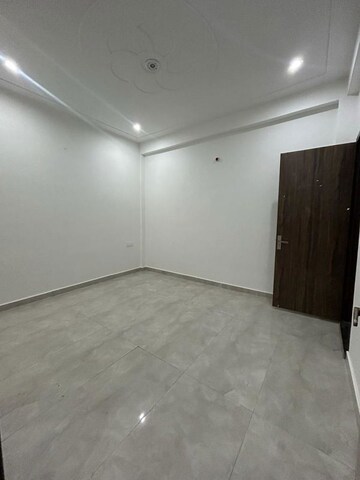 Room in 3 BHK Apartment at Vihaan Wisteria, Sector 1 Greater Noida – for Sale