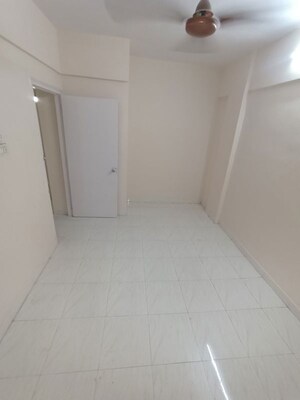 Room in 1 BHK Apartment at Kashish Park Apartment, Lal Bahadur Shastri Road – for Rent