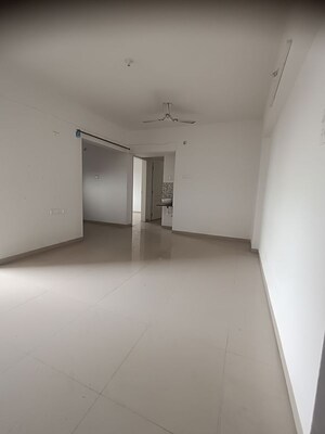 Room in 2 BHK Apartment at ARV Royale, Hadapsar – for Rent