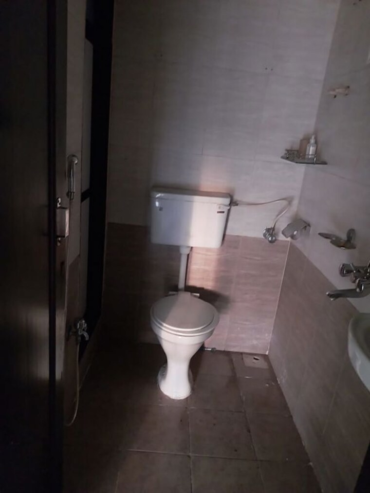 Bathroom, kopar khairane 1 Bedroom 400 Sq.Ft. Apartment In Kopar Khairane Navi Mumbai 9684074