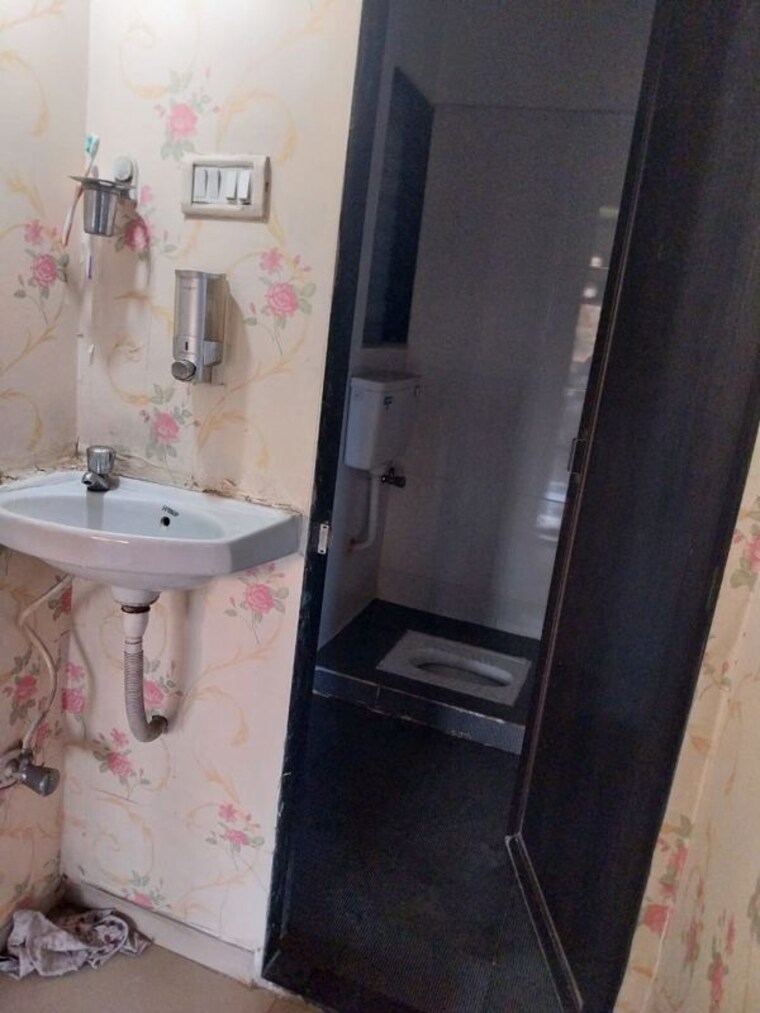Bathroom, kopar khairane 1 Bedroom 400 Sq.Ft. Apartment In Kopar Khairane Navi Mumbai 9684074