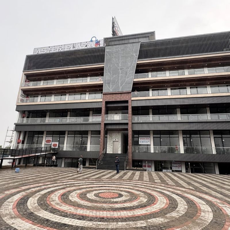 Showroom For Rent in International Airport Road