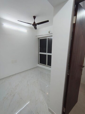 Room in 1 BHK Builder Floor at Ghatkopar East – for Rent