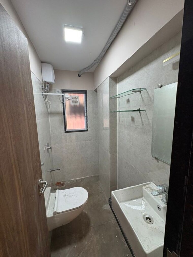 Attached Bathroom, khar west 2 Bedroom 700 Sq.Ft. Apartment In Khar West Mumbai 9684564