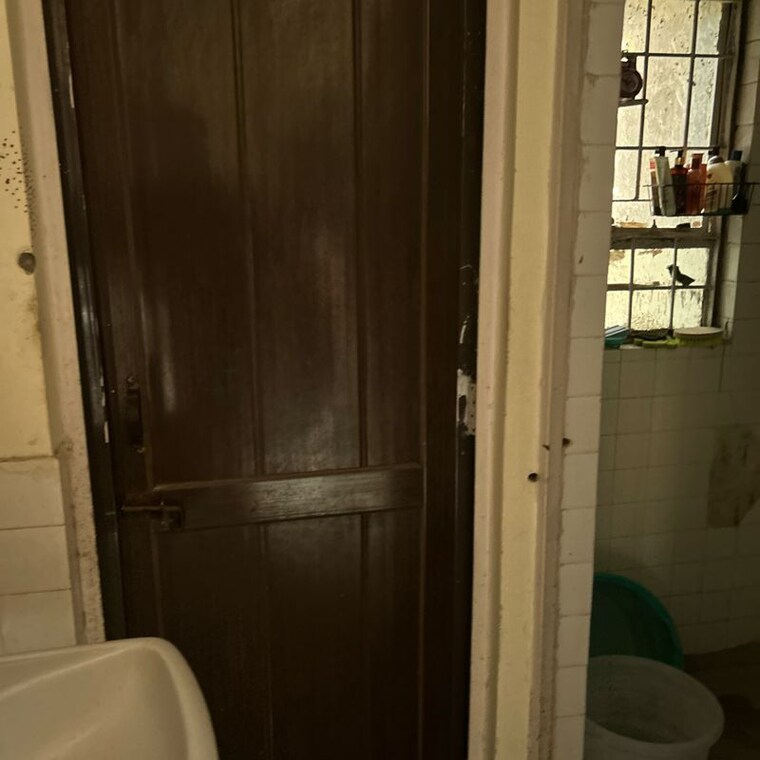 Bathroom, rwa-jalvayu-vihar-noida 2 Bedroom 900 Sq.Ft. Apartment In Sector 25 Noida 9685135