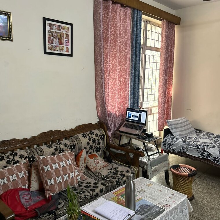 Living Room, rwa-jalvayu-vihar-noida 2 Bedroom 900 Sq.Ft. Apartment In Sector 25 Noida 9685135