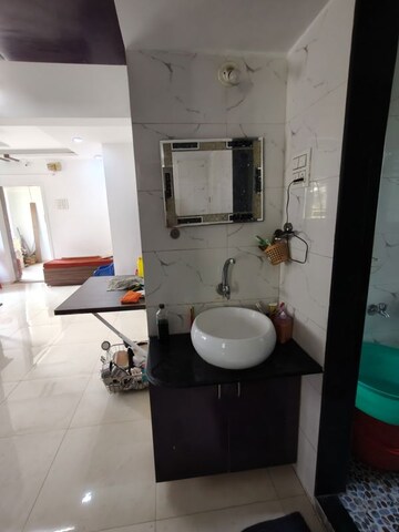 Room in 2.5 BHK Apartment at Emaar Gomti Greens, Gomti Nagar – for Sale