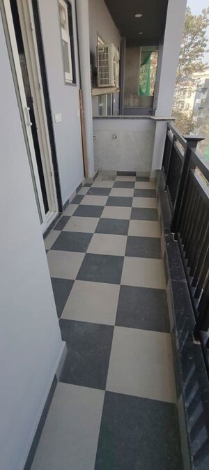 Staircase in 2 BHK Builder Floor at Sector 40 – for Rent