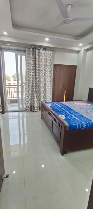Bedroom in 2 BHK Builder Floor at Sector 40 – for Rent
