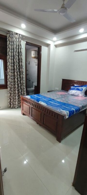 Bedroom in 2 BHK Builder Floor at Sector 40 – for Rent