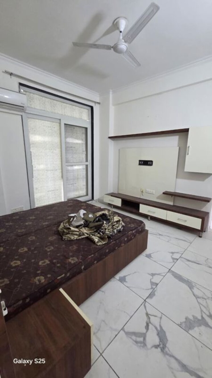 Room, ambala highway 3 Bedroom 1500 Sq.Ft. Apartment In Ambala Highway Zirakpur 9686655