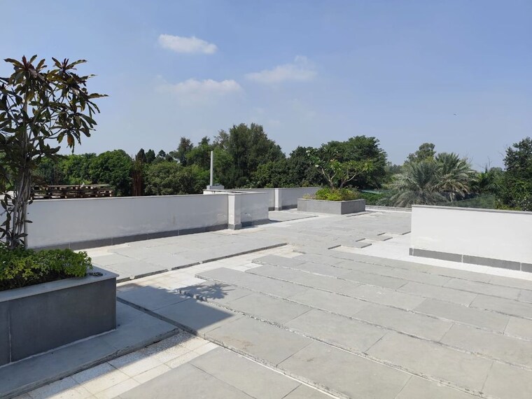 Balcony, radhey mohan drive 5 Bedroom 1600 Sq.Yd. Villa In Radhey Mohan Drive Delhi 9687130