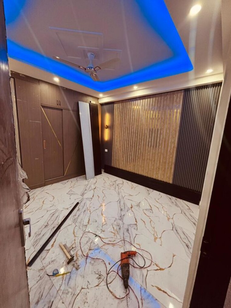 Bedroom, sector 73 1 Bedroom 600 Sq.Ft. Apartment In Sector 73 Noida 9455556