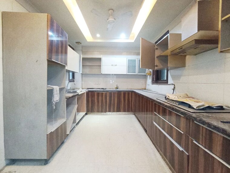 Kitchen, kailash colony 4 Bedroom 250 Sq.Yd. Builder Floor In Kailash Colony Delhi 9683382