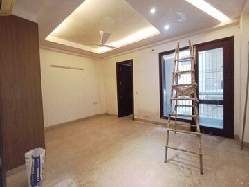 Room in 4 BHK Builder Floor at Kailash Colony – for Rent