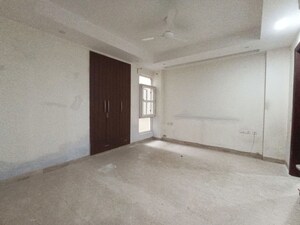 Room in 4 BHK Builder Floor at Kailash Colony – for Rent