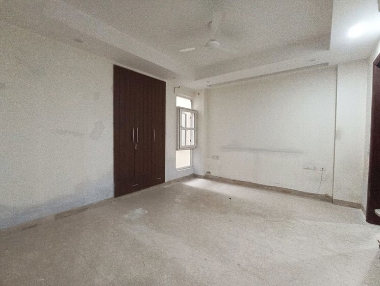 Room, kailash colony 4 Bedroom 250 Sq.Yd. Builder Floor In Kailash Colony Delhi 9683382
