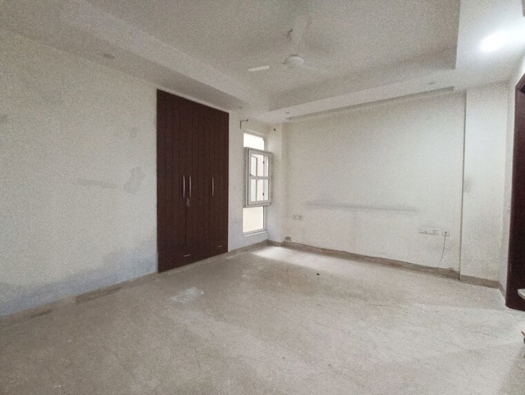 Room, kailash colony 4 Bedroom 250 Sq.Yd. Builder Floor In Kailash Colony Delhi 9683382