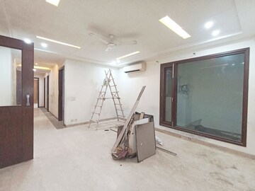 Room in 4 BHK Builder Floor at Kailash Colony – for Rent