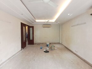 Room in 4 BHK Builder Floor at Kailash Colony – for Rent