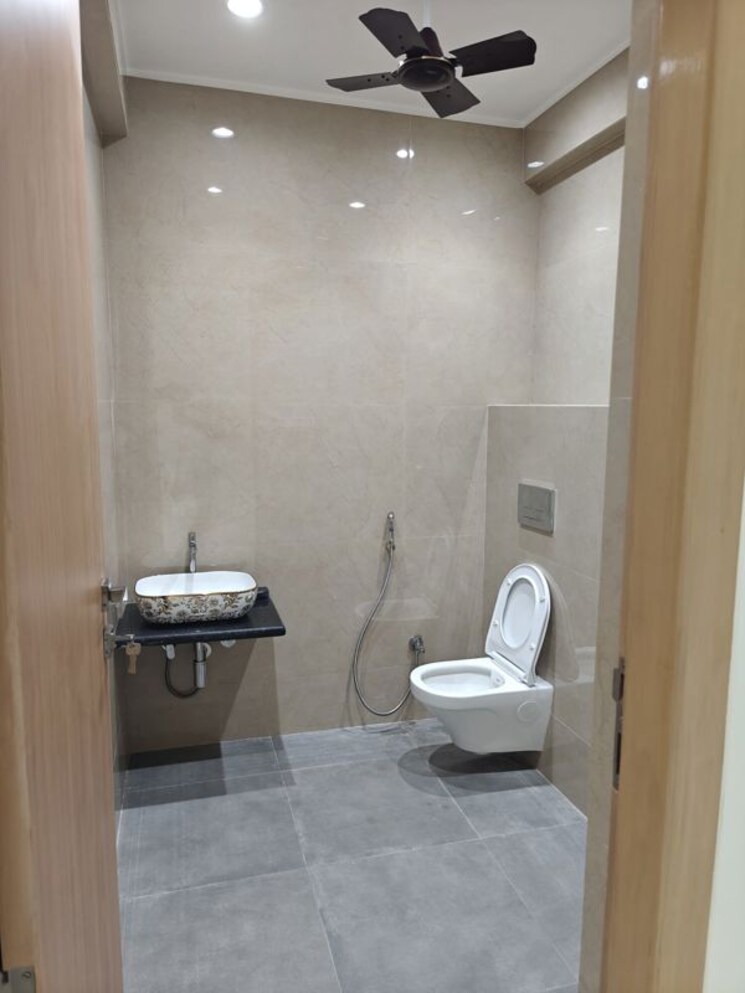 Bathroom, joy-legend 3 Bedroom 1515 Sq.Ft. Apartment In Khar West Mumbai 9687611