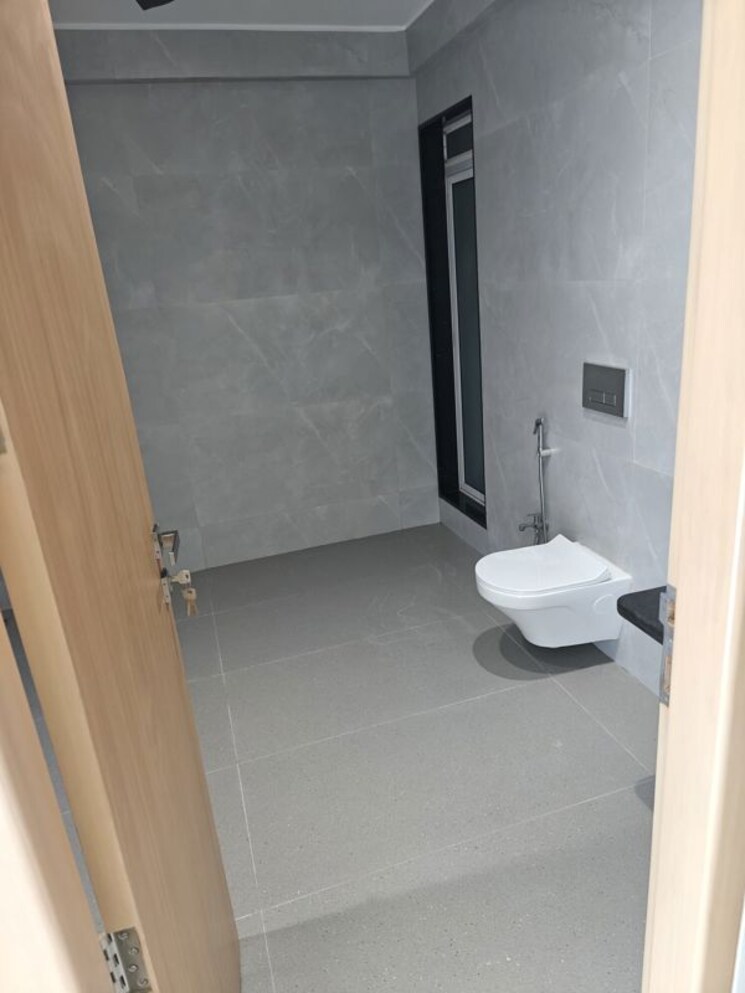 Bathroom, joy-legend 3 Bedroom 1515 Sq.Ft. Apartment In Khar West Mumbai 9687611