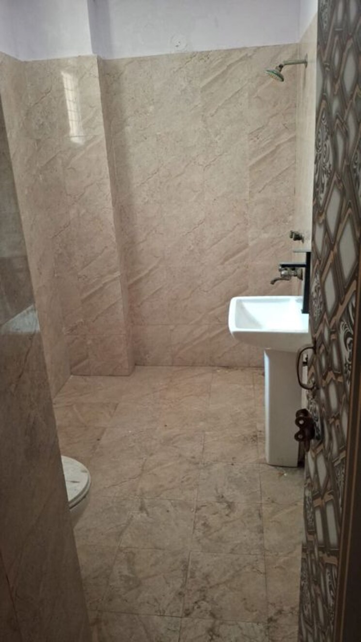 Bathroom, sector 55 3 Bedroom 200 Sq.Mt. Independent House In Sector 55 Noida 9003661