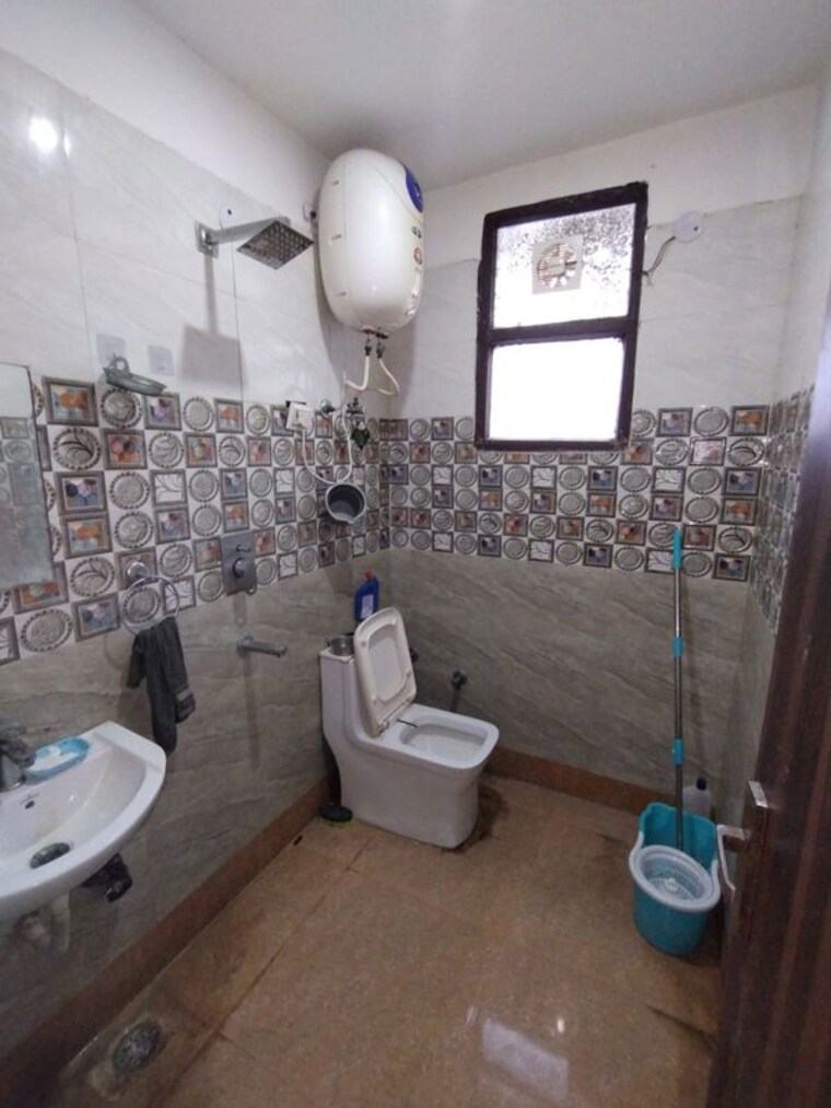 Bathroom, sector 69 3 Bedroom 200 Sq.Yd. Builder Floor In Sector 69 Gurgaon 9687705