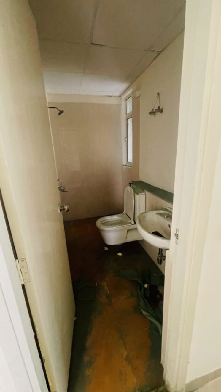 Bathroom, jaypee-greens-kosmos 2 Bedroom 1045 Sq.Ft. Apartment In Sector 134 Noida 9687715