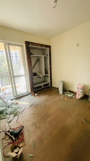 Room in 2 BHK Apartment at Jaypee Greens Kosmos, Sector 134 – for Rent