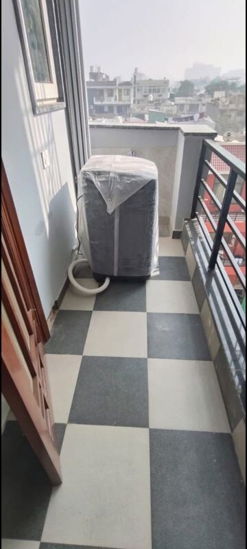 Staircase in 2 BHK Builder Floor at RWA Residential Society, Sector 40 – for Rent