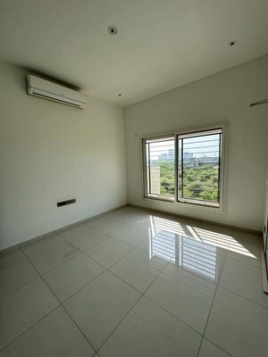 Room in 5 BHK Villa at Sobha International City Phase 1, Sector 109 – for Rent