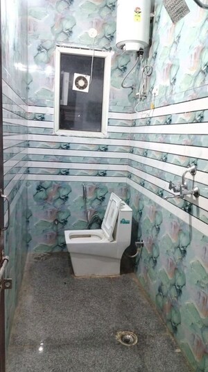 Bathroom in 1 BHK Builder Floor at RWA Residential Society Sector 46, Sector 46 – for Rent