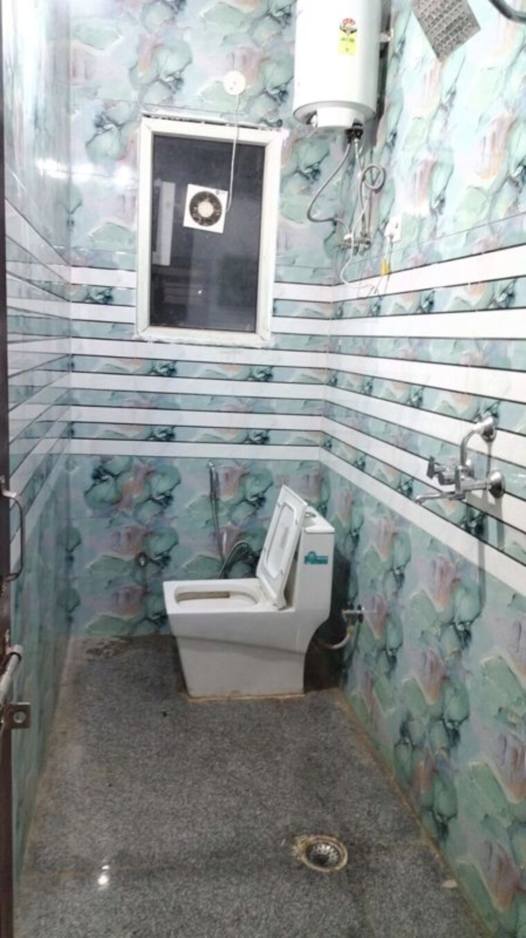 Bathroom, rwa-residential-society-sector-46 1 Bedroom 105 Sq.Ft. Builder Floor In Sector 46 Gurgaon 9687814