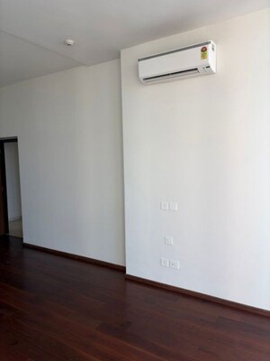 Room in 3 BHK Apartment at Piramal Mahalaxmi, Mahalaxmi – for Rent