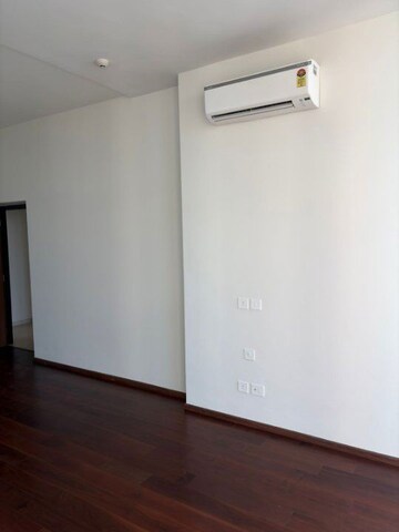 Room in 3 BHK Apartment at Piramal Mahalaxmi, Mahalaxmi – for Rent