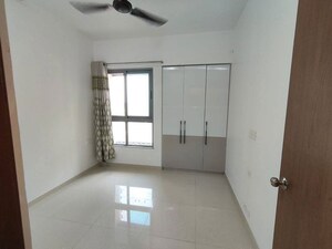 2 BHK Apartment For Rent in Kalpataru Immensa, Kolshet Road