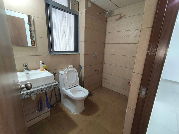 Bathroom, kalpataru-immensa 2 Bedroom 900 Sq.Ft. Apartment In Kolshet Road Thane 9687901