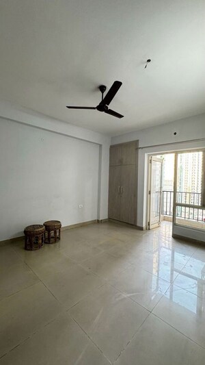 2 BHK Apartment For Rent in Gulshan Bellina, Sector 16 Greater Noida