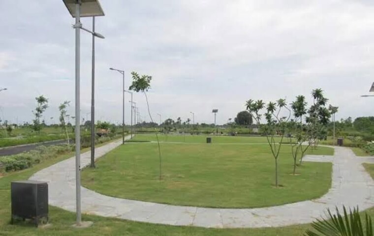 Garden, dlf-gardencity-enclave  150 Sq.Yd. Plot In Sector 93 Gurgaon 9639583