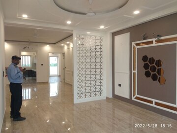 Parking in 4 BHK Builder Floor at Sector 85 – for Sale