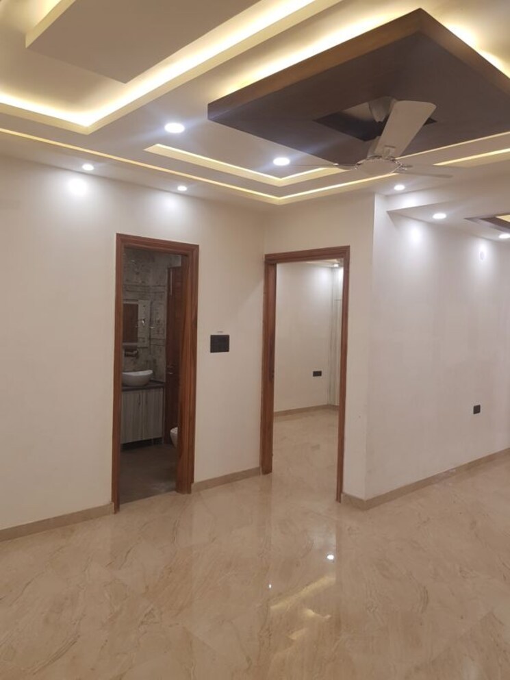 Room, sector 85 3 Bedroom 1850 Sq.Ft. Builder Floor In Sector 85 Faridabad 9688036