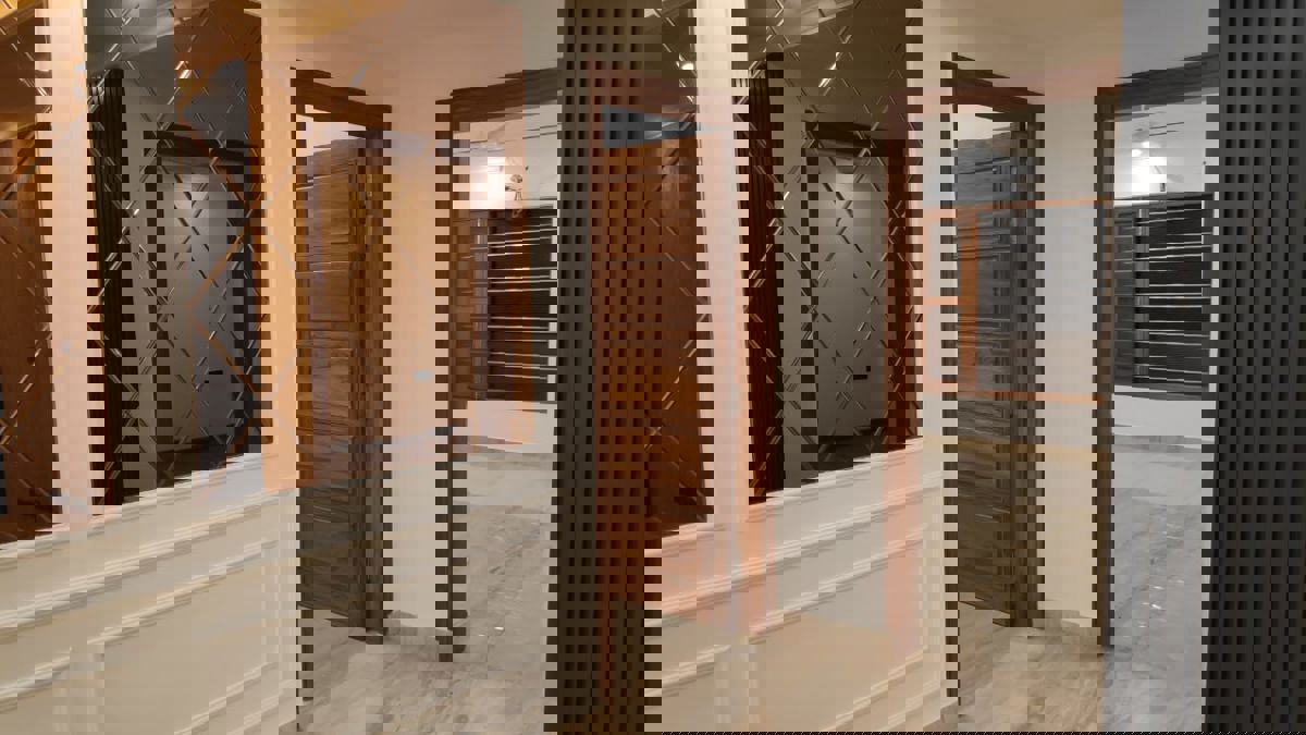 5 BHK + Pooja Room,Servant Room,Study Room Builder Floor For Sale in Sector 89