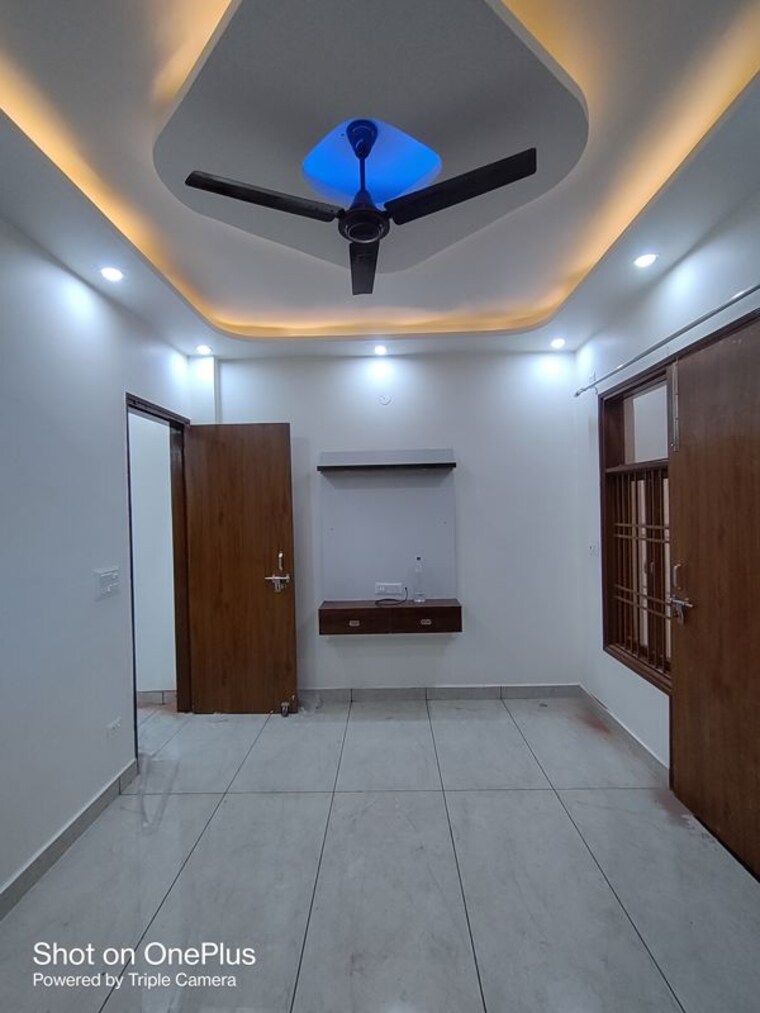 Room, dwarka mor 2 Bedroom 80 Sq.Yd. Builder Floor In Dwarka Mor Delhi 8805185