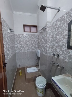Attached Bathroom in 2 BHK Builder Floor at Dwarka Mor – for Rent