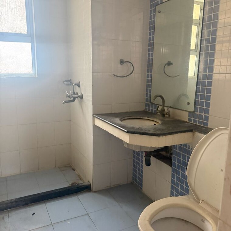 Bathroom, bestech-park-view-residency 3.5 Bedroom 1775 Sq.Ft. Apartment In Sarai Allwardi Gurgaon 9688543