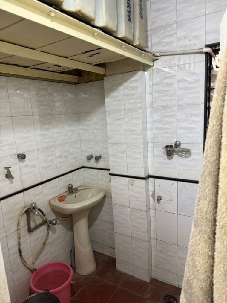 Bathroom, ganga-puram-chs 2 Bedroom 760 Sq.Ft. Apartment In Viman Nagar Pune 9688858