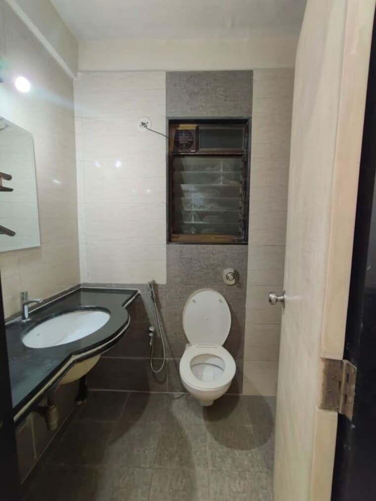 Bathroom, nisarg-hyde-park 2 Bedroom 1060 Sq.Ft. Apartment In Kharghar Navi Mumbai 9689017