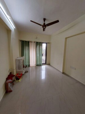 Room in 3 BHK Apartment at Divyam Heights, Andheri West – for Rent